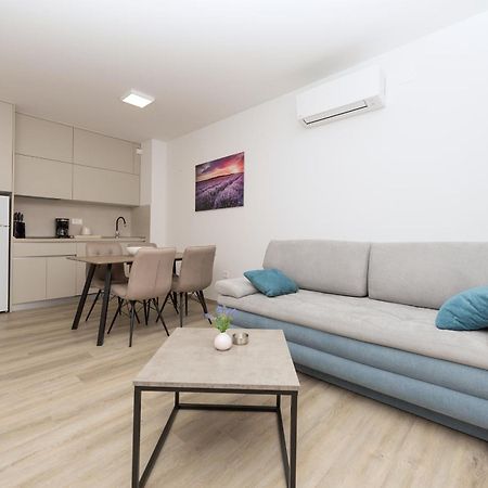 Apartments By The Sea Makarska - 19134 Room photo
