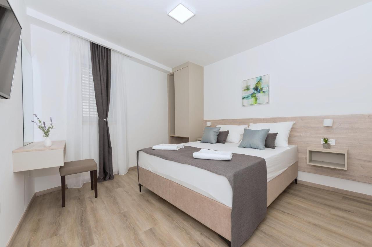 Apartments By The Sea Makarska - 19134 Exterior photo