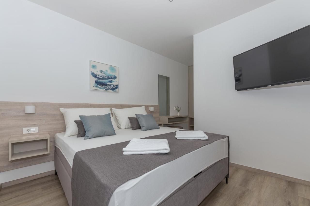 Apartments By The Sea Makarska - 19134 Exterior photo