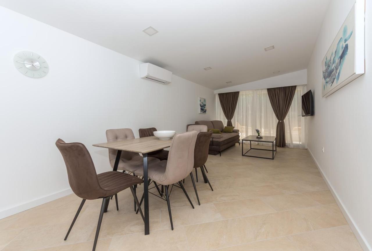 Apartments By The Sea Makarska - 19134 Exterior photo
