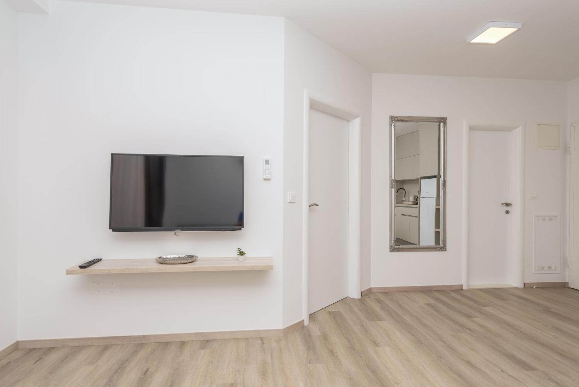 Apartments By The Sea Makarska - 19134 Room photo
