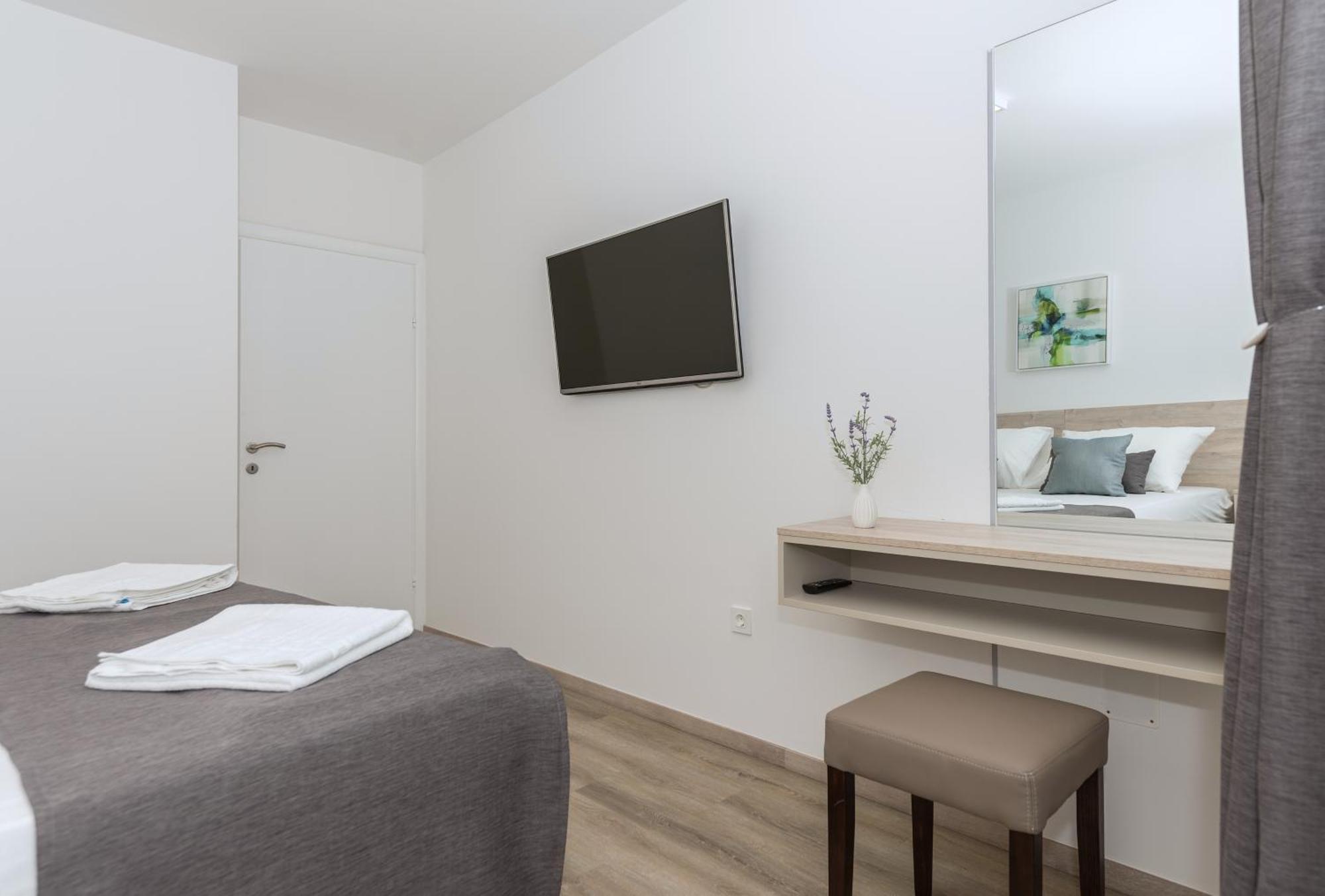 Apartments By The Sea Makarska - 19134 Room photo