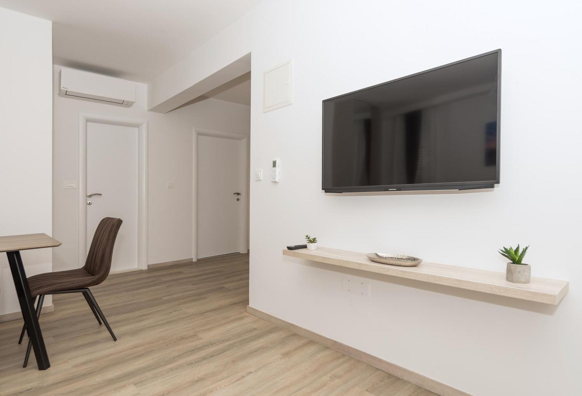 Apartments By The Sea Makarska - 19134 Room photo