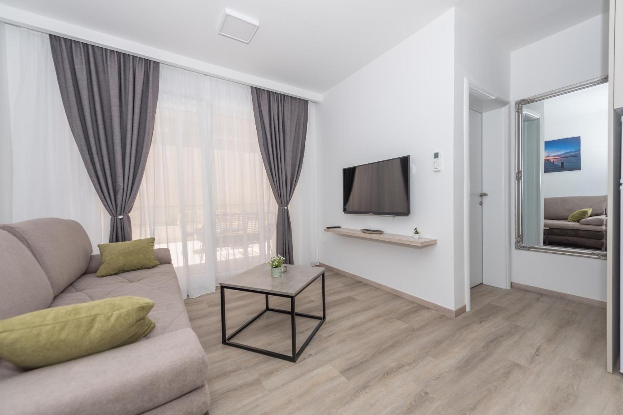 Apartments By The Sea Makarska - 19134 Room photo
